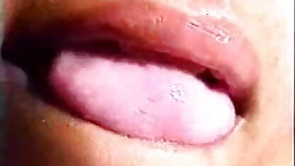 वह पोकर में हार जाता इंग्लिश पिक्चर सेक्सी नंगी है और दिवालिया हो जाता है