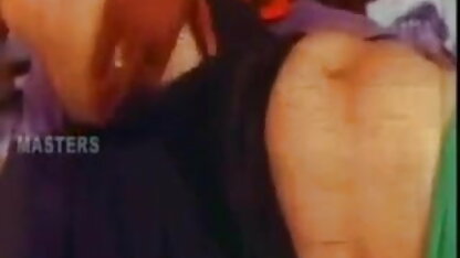 छोटे बालों वाली पत्नी द्वारा गड़बड़ 2 बैल जबकि पति देखता सेक्सी वीडियो मूवी इंग्लिश है