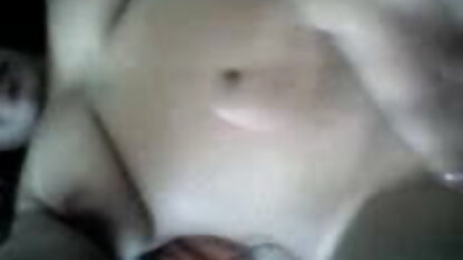 नीले सेक्सी फिल्म सेक्सी इंग्लिश सोफे पर सिल्वी गोल्ड ग्लैमरस कपड़े