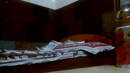 बहन में इंग्लिश की सेक्सी मूवी स्नानघर और फोन पर दूर ले जाता है