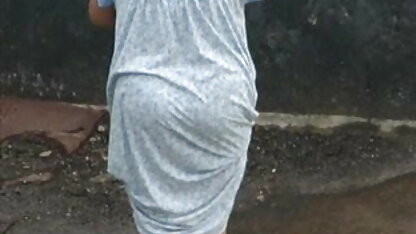 स्लीपिंग ब्यूटी सेक्सी इंग्लिश फुल मूवी में मुंह और बिल्ली एक बड़ा मुर्गा द्वारा