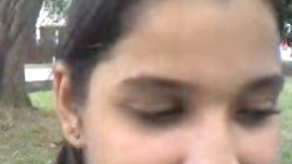 छोटे स्तन के साथ सेक्सी ब्लू फिल्म इंग्लिश में गड़बड़ में, स्त्री उपर स्त्री उपर