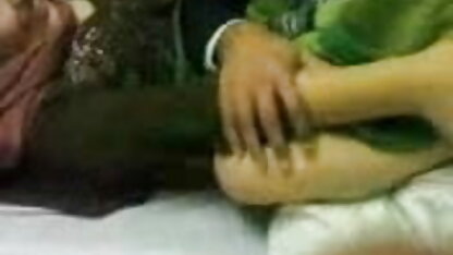 छोटे tittied जाहिल प्रेमिका कवर इंग्लिश में सेक्सी पिक्चर दिखाओ