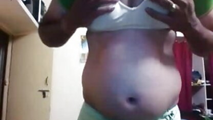 सोफी डी सम्मिलित करता है ब्लू इंग्लिश सेक्सी मूवी अपने विशाल मुर्गा के बीच उसके बाद गोलमटोल स्तनों और उसे