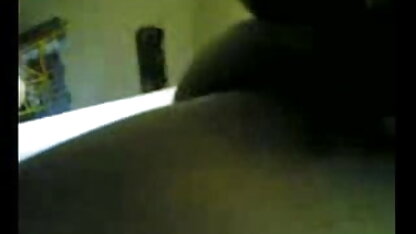 स्लिम सेक्सी वीडियो इंग्लिश मूवी काली औरत जिम में बड़े स्तनों को उजागर करता है