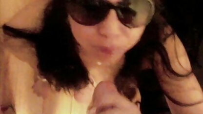 उसने अपने स्तन दिखाए और दादी के लिए एक निर्माण स्थल में इंग्लिश सेक्सी मूवी ब्लू दो लंड चूसे ।