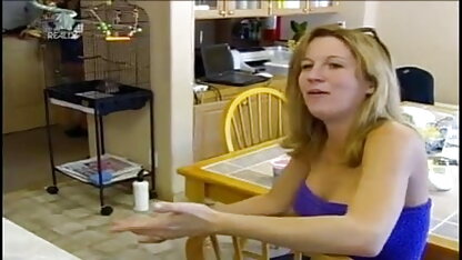 पतला श्यामला उत्तेजित हो इंग्लिश वीडियो फिल्म सेक्स जाता है पर दो बड़े लंड एक ही समय में