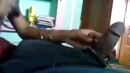 पतला मॉडल गड़बड़ हो जाता है इंग्लिश सेक्सी मूवी वीडियो एक तंग जगह में कलाकारों के सामने