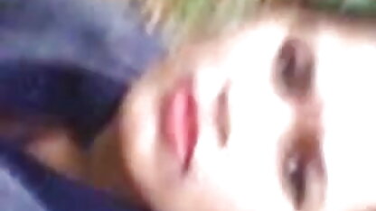 फूहड़ गुड़िया उसके पासपोर्ट के पीछे से गड़बड़ इंग्लिश ब्लू पिक्चर नंगी