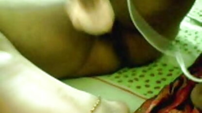 एक बहुत लंबी जीभ इंग्लिश सेक्सी मूवी पिक्चर के साथ फूहड़ 3 लोग (संगीत वीडियो)