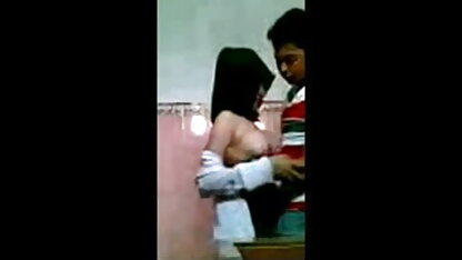 एक लघु मुर्गा के साथ सौतेला बाप हिंदी सेक्सी इंग्लिश मूवी ने सेक्स करने के लिए बेवकूफ सौतेली कन्या को आश्वस्त किया