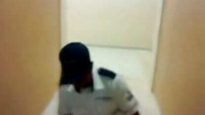 फूहड़ पत्नी के एक समूह में कई अजनबियों में एक वयस्क थियेटर इंग्लिश सेक्सी मूवी हिंदी में