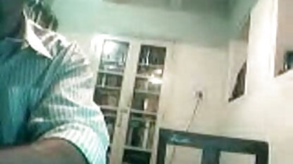 चेहरे पर सह फुहार के बाद इंग्लिश बीपी ब्लू सेक्सी एक कामुक के साथ निगल