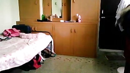 छात्रों के पीछे लिखने गैरेज, अनजान द्वारा फिल्माया जा रहा है सेक्सी पिक्चर हिंदी इंग्लिश एक छिपे हुए कैमरे