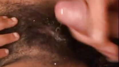 एक अजनबी मुर्गा बेकार है और खाली ट्रेन कार में ब्लू सेक्सी इंग्लिश वीडियो गुदा देता है