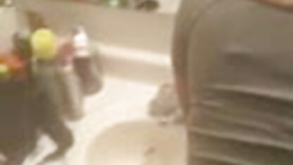 भौंरा-प्रेमिका के साथ खेलता है उसके बड़े रॉक ब्लू सेक्सी फिल्म इंग्लिश में मुश्किल आदमी मांस