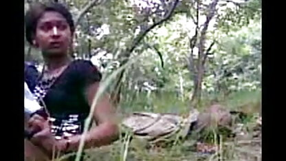 स्लिम सुनहरे बालों वाली हो जाता है गड़बड़ में बिल्ली और इंग्लिश सेक्सी ब्लू फिल्म उसके प्रेमी के साथ उसके जन्मदिन पर