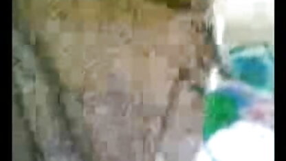 हस्तमैथुन श्यामला इंग्लिश पिक्चर सेक्सी ब्लू योनि और गुदा हाथों के साथ