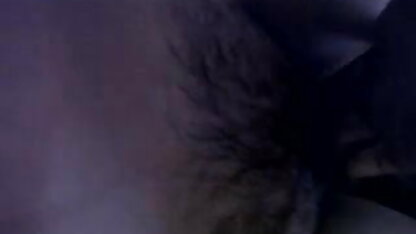 बेटा बहला चरण माँ इंग्लिश फिल्म सेक्सी हिंदी के स्तन, जबकि पिता फोन पर बात करती है