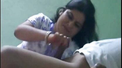 जासूसी सेक्स के सेक्सी बीपी इंग्लिश पिक्चर वीडियो लिए एक युवा जोड़े में एक झूला पिछवाड़े में