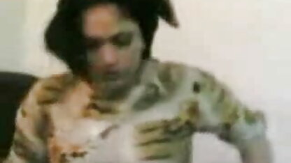 छात्र छूत बिल्ली के पीछे डेस्क पड़ोसी ब्लू सेक्सी इंग्लिश फिल्म सही कक्षा में