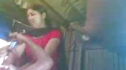 भव्य एमआईएलए लीज़ा ऐन पूल द्वारा आदमी पर उसके हाथ ब्लू पिक्चर सेक्सी इंग्लिश डालता है