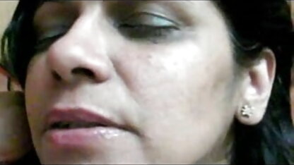 गुलाम गड़बड़ बॉस में बिल्ली के इंग्लिश फिल्म सेक्सी में साथ कार्यालय की मेज पर