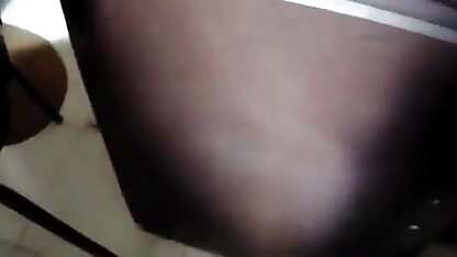 बहन भाई के लंड पिक्चर इंग्लिश सेक्सी को चूसती है और उत्तेजित हो जाती है ताकि वह हस्तमैथुन न करे