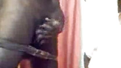 कदम-बहन द्वारा इंग्लिश फिल्म वीडियो सेक्सी ताना नीले बैग के साथ छोड़ दिया