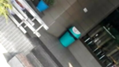 सोफे पर बैठकर, पत्नी ने अपने पैर इंग्लिश वीडियो सेक्सी फिल्म फैलाए और अपने पति को अपनी चूत पर क्लिट दिखाया