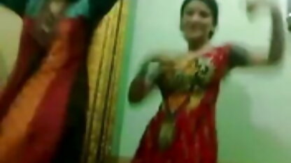 बेटा फिल्माया गया है, जबकि उज़्बेक दोस्त उसकी सेक्स ब्लू फिल्म इंग्लिश में माँ