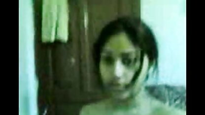 उसने सड़क पर इंग्लिश सेक्सी वीडियो फिल्म अपने स्तन दिखाए और स्टेपी में पैसे के लिए आत्मसमर्पण कर दिया