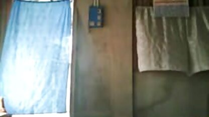 स्कीनी शौकिया किशोर के साथ एक चिलचिलाती शरीर हिंदी इंग्लिश में सेक्सी फिल्म पंगा लेना एक बड़ा आदमी