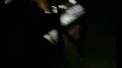 नकली पलकों के साथ फूहड़ विशाल फुल सेक्सी इंग्लिश पिक्चर मुर्गा लेता है