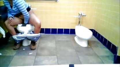 छोटे स्तन के सेक्सी फिल्म वीडियो इंग्लिश में साथ लड़की और पेशाब