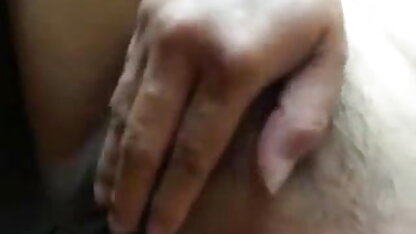 स्पेनिश फूहड़ क्लारा गोल्ड बिकनी में पूल साइड में खड़ी इंग्लिश फिल्म दिखाओ सेक्सी