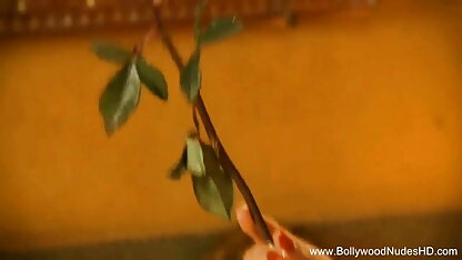 पिटाई करते हुए इंग्लिश पिक्चर सेक्सी नंगी नहीं करने की कोशिश कर रहा बनाने के लिए उसे वापस गाल लाल