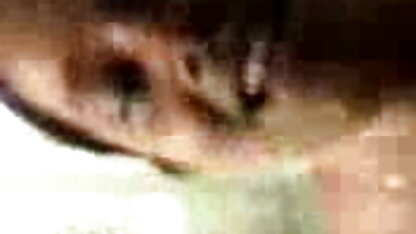 खिलौनों से इंग्लिश सेक्स फिल्म नंगी चुदाई 2 गर्म समलैंगिकों के साथ खेलने के लिए एक लंबा लाल पट्टा पर और नकली लंड