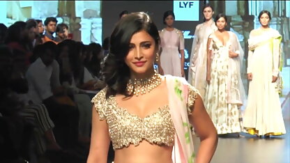 अविश्वसनीय रूप से निंदनीय दिलेर करने के लिए सुरुचिपूर्ण रूसी बीएफ सेक्सी फिल्म इंग्लिश बेब