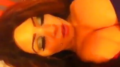 सेक्सी किशोरों की लड़की नाइलन के मोज़े और उच्च ऊँची एड़ी के जूते इंग्लिश हिंदी मूवी सेक्सी में