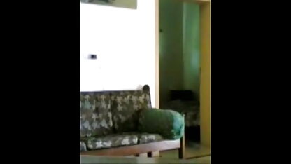 वह अपने दोस्त के साथ एक लड़की साझा करता है सेक्सी ब्लू फिल्म इंग्लिश में