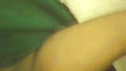 वह सेल्युलाईट के नितंबों के बीच नीग्रो की ब्लू इंग्लिश सेक्सी गड़बड़ बिल्ली से पता चला