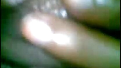 विशाल सेक्सी इंग्लिश वीडियो फिल्म कटोरे के साथ माँ पर जासूसी