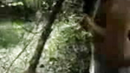 सौतेले पिता सूँघा अपनी बेटी की पैंटी और ब्लू फिल्म इंग्लिश सेक्सी उसे समाप्त छाती पर