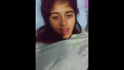 मजबूत मुर्गा इंग्लिश ब्लू सेक्सी मूवी के साथ मुंडा बिल्ली के रसोई घर में पकाना