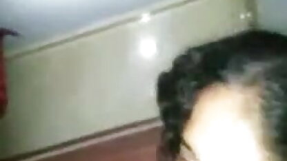 सेक्सी महिला उसे अपने इंग्लिश सेक्सी वीडियो पिक्चर मूत्र में फिसल जाता है