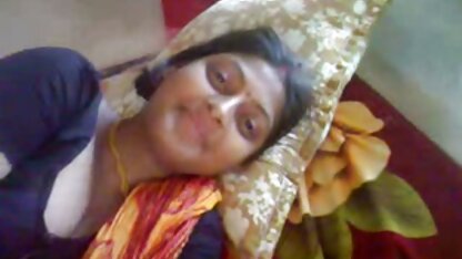 सेक्सी महिला न्यडिस्ट समुद्र सेक्सी फिल्म दिखाओ इंग्लिश में तट पर कैमरे पर पकड़ा