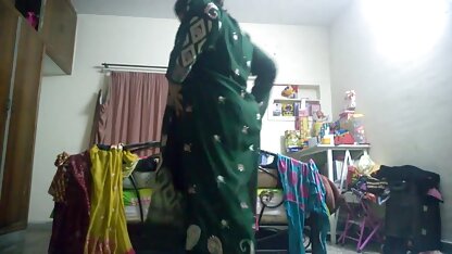 पतला लड़की बिल्ली के इंग्लिश में ब्लू पिक्चर सेक्सी साथ हाथ