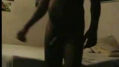 बहुत खूबसूरत सेक्सी इंग्लिश ब्लू वीडियो लड़की के साथ उसे स्कर्ट और कार्यालय में