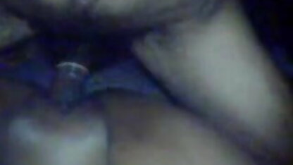 बेटा चरण माँ पिक्चर इंग्लिश सेक्सी रसोई घर में पिता है, जबकि बगल के कमरे में बैठे